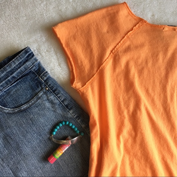 {OLD NAVY} Hula Girl Embellished Graphic Print Tee - Picture 7 of 8